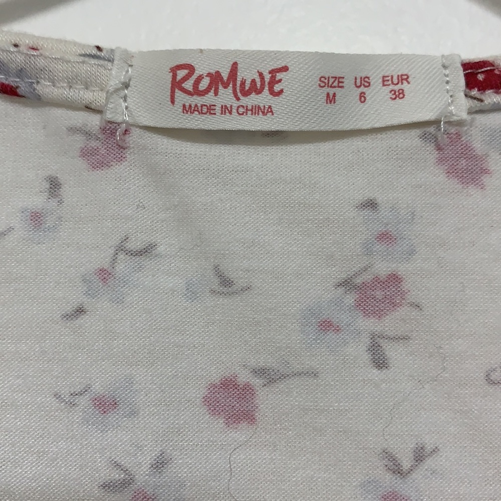 Floral Crop Top - Picture 2 of 5